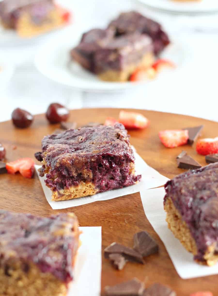 Almond Butter Berry Breakfast Bars {Paleo}