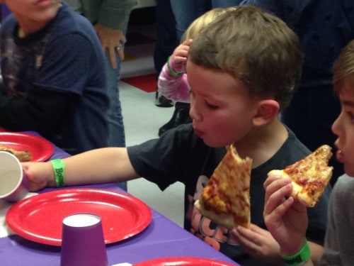 Run that marafarm mommy and I eat pizza.