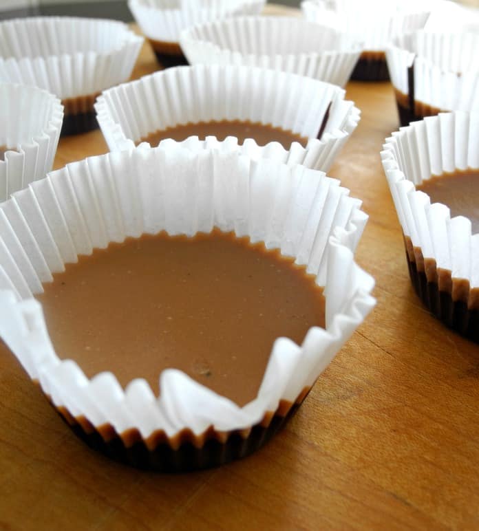 Chocolate Caramel Fudge Cups Paleo & Vegan @paleorunmomma