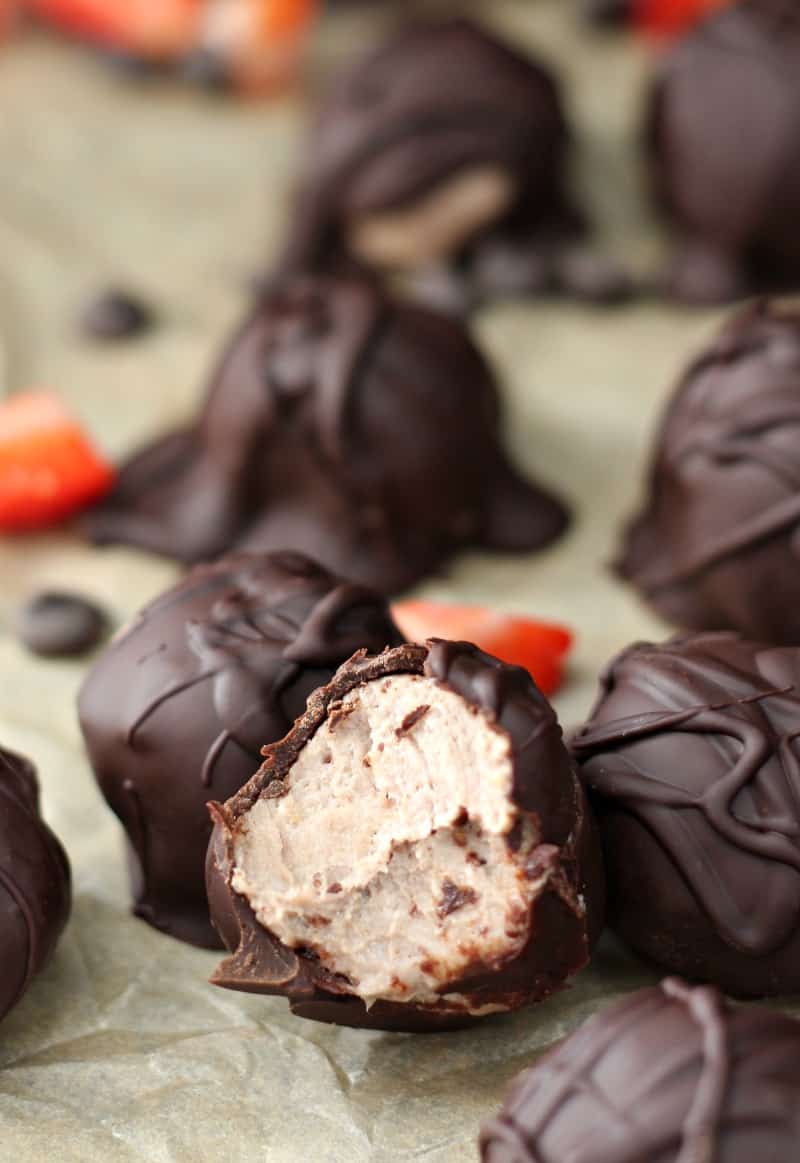 Dark Chocolate Strawberry Cashew Truffles {Paleo & Vegan}