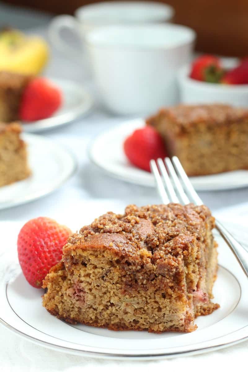 strawberry banana paleo coffee cake with cinnamon crumb topping