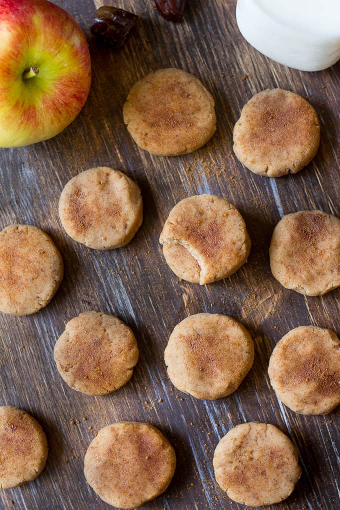 No-Bake Apple Cinnamon Cookies {Paleo &amp; Vegan}