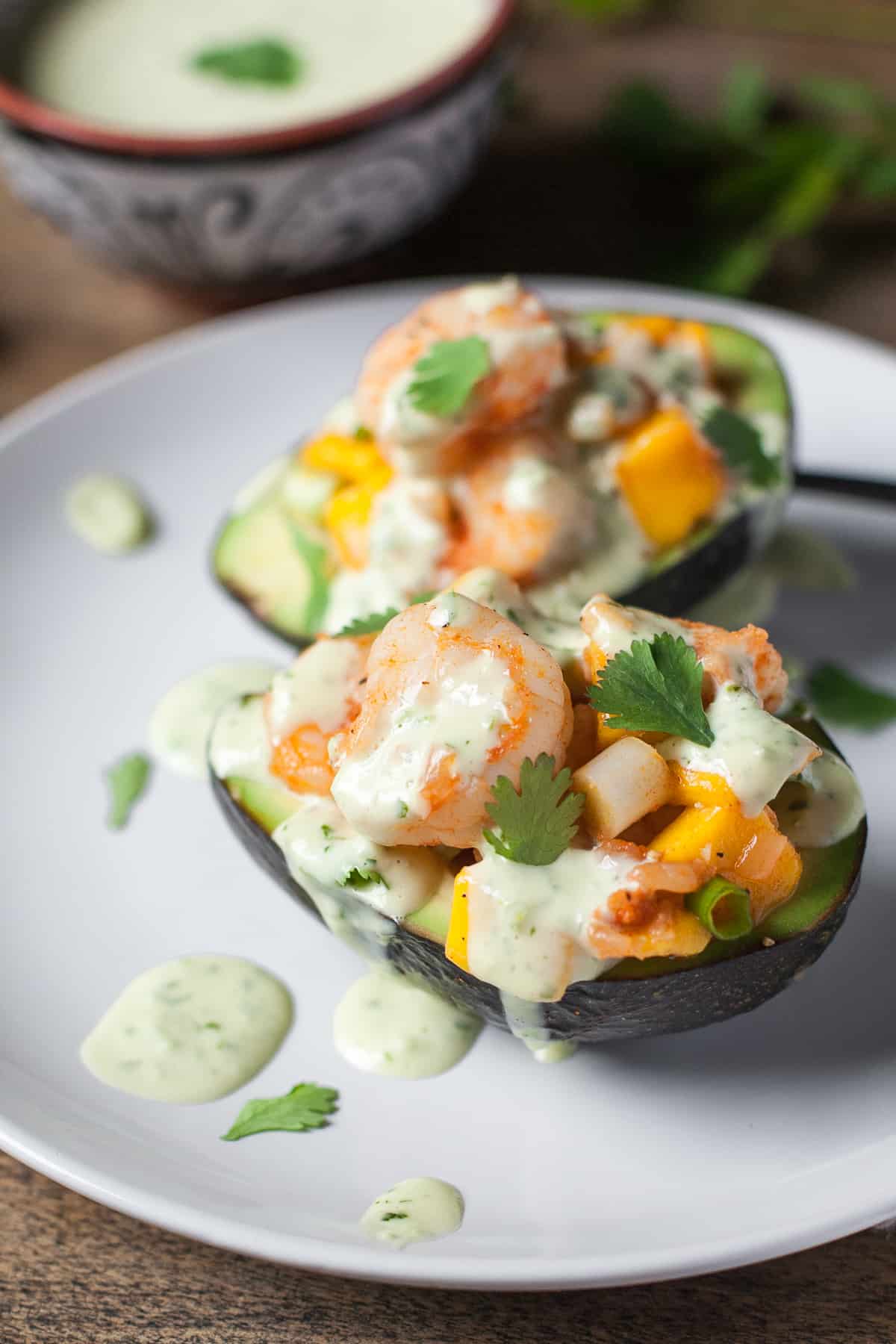 stuffed-avo-with-shrimp-and-mango