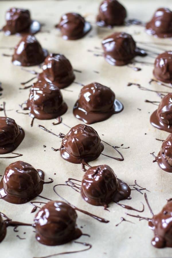 Chocolate Gingerbread Truffles {Paleo & Vegan} Paleo Running Momma