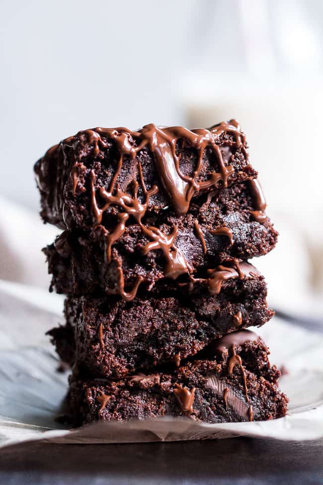 https://www.paleorunningmomma.com/wp-content/uploads/2017/06/fudge-brownies-10.jpg