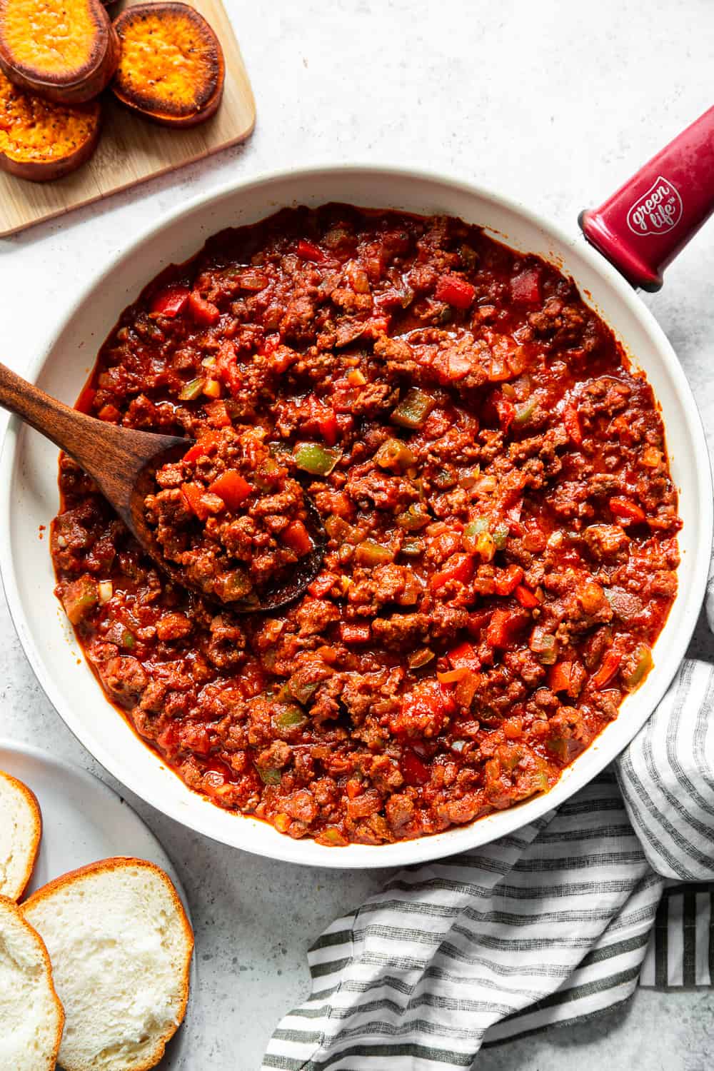 hese Paleo sloppy joes are classic comfort food made without the junk! The sauce is date sweetened to make it Whole30, and it's quick and easy enough for weeknight dinners.  Family approved and makes great leftovers, too!  Serve on paleo rolls or on sweet potato "buns"! #paleo #cleaneating 