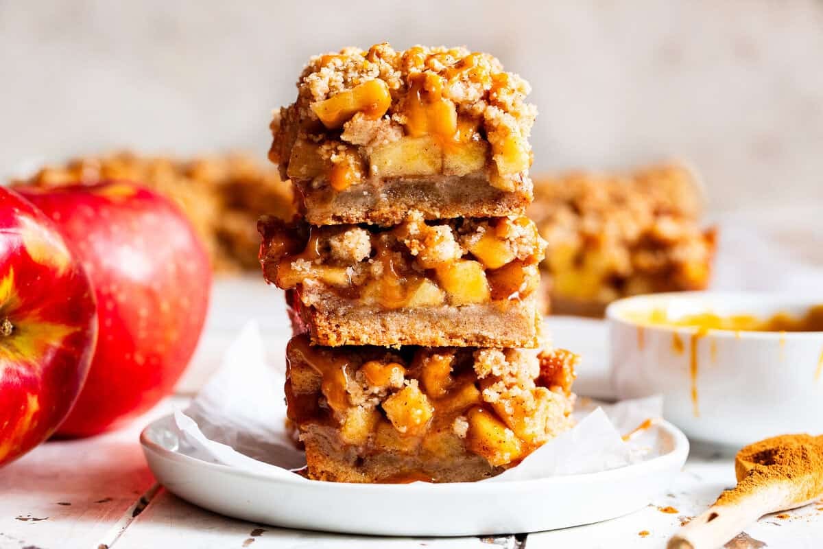 Paleo apple pie bars with cinnamon apple filling and almond flour crumble toppin