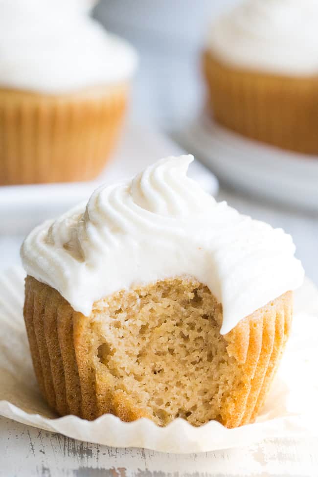 vanilla cupcakes with “buttercream” frosting {paleo}