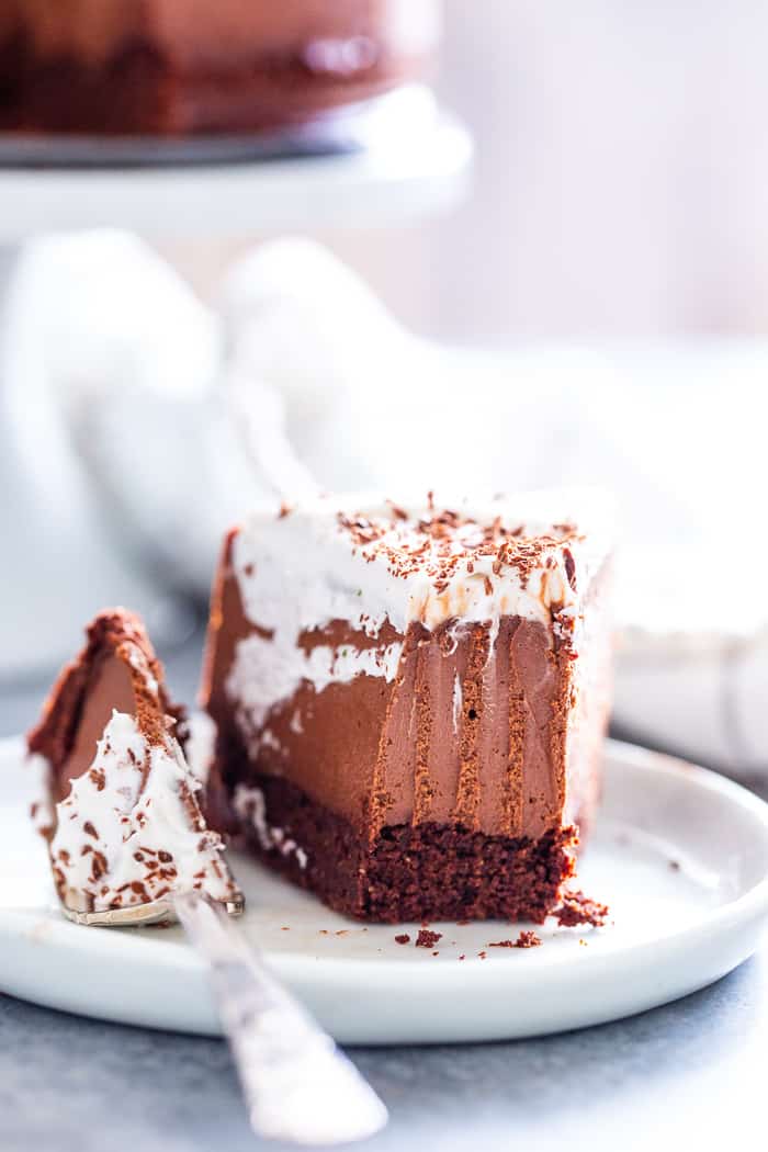 Get excited, because the creamiest, smoothest, richest vegan chocolate cheesecake is about to happen in your kitchen!  This cheesecake has a chocolate cookie crust with a cashew and coconut cream based chocolate filling that tastes like a traditional cheesecake.  It’s paleo, gluten-free, vegan, and refined sugar free.