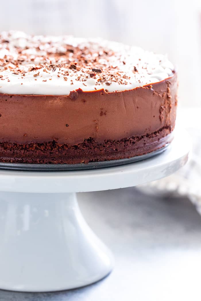 Get excited, because the creamiest, smoothest, richest vegan chocolate cheesecake is about to happen in your kitchen!  This cheesecake has a chocolate cookie crust with a cashew and coconut cream based chocolate filling that tastes like a traditional cheesecake.  It’s paleo, gluten-free, vegan, and refined sugar free.