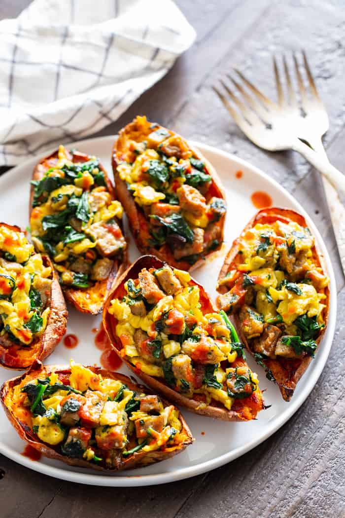 These savory breakfast sweet potato skins are perfect for brunches or breakfast for dinner nights! Crispy skins are loaded with flavor-packed, no sugar added chicken sausage from @JonesDairyFarm, spinach, and eggs and drizzled with hot sauce for extra kick. They’re paleo, dairy-free, and Whole30 compliant. #AD #JonesDairyFarm