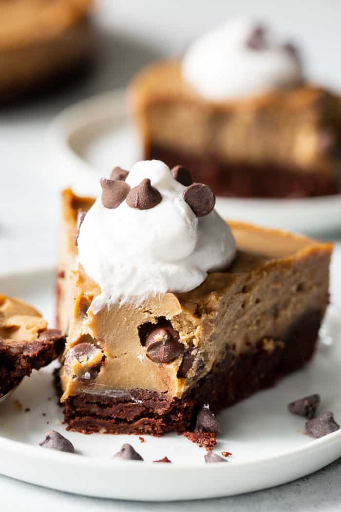 This creamy paleo and vegan cheesecake has a chocolate cookie crust topped with a rich cashew based espresso chocolate chip cheesecake layer.  It’s rich and decadent yes healthy dessert made with good for you, real food ingredients.  Dairy-free, gluten-free, refined sugar free.