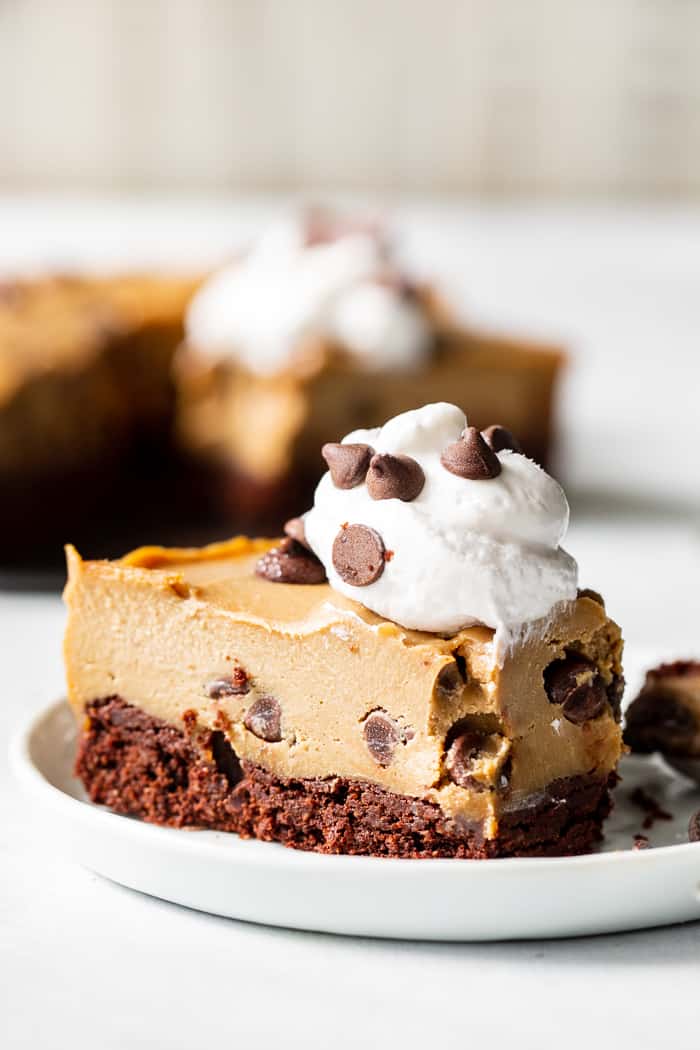 This creamy paleo and vegan cheesecake has a chocolate cookie crust topped with a rich cashew based espresso chocolate chip cheesecake layer.  It’s rich and decadent yes healthy dessert made with good for you, real food ingredients.  Dairy-free, gluten-free, refined sugar free.