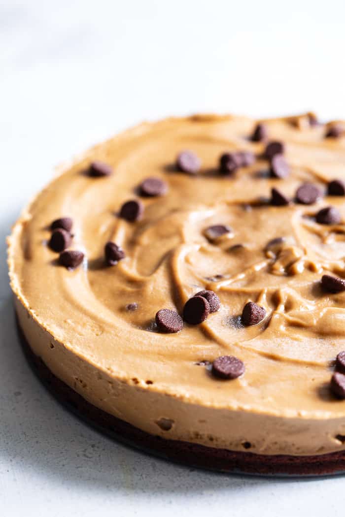 This creamy paleo and vegan cheesecake has a chocolate cookie crust topped with a rich cashew based espresso chocolate chip cheesecake layer.  It’s rich and decadent yes healthy dessert made with good for you, real food ingredients.  Dairy-free, gluten-free, refined sugar free.