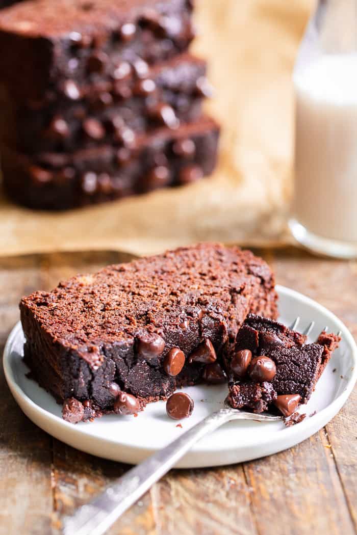 This double chocolate chip paleo pumpkin bread is moist, cake-like, and packs a big flavor punch with lots of dark chocolate flavor AND warm pumpkin pie spices. It’s gluten free, grain free, dairy free, and nut free. 