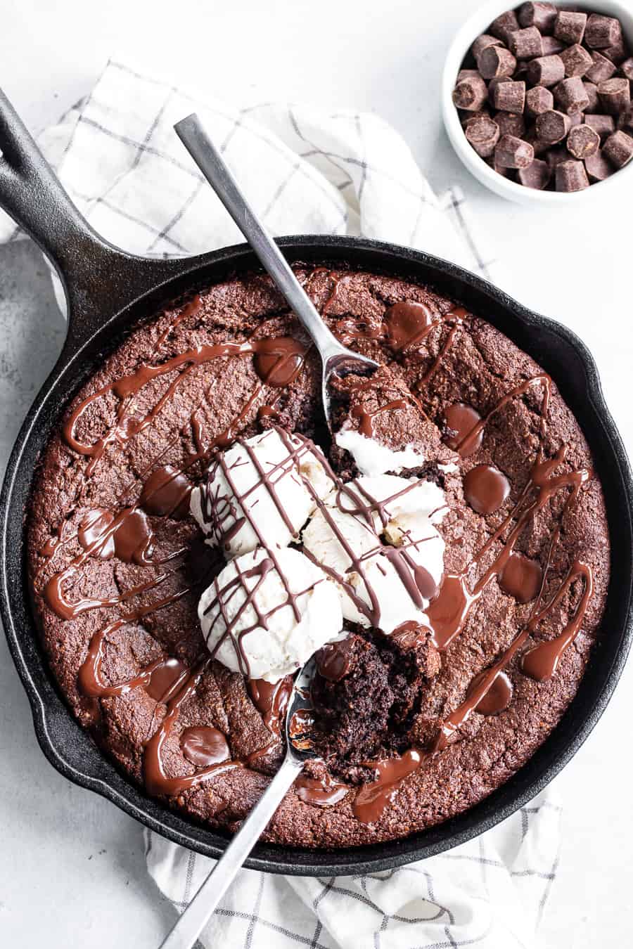 Paleo Chocolate Chip Skillet Cookie • Bakerita