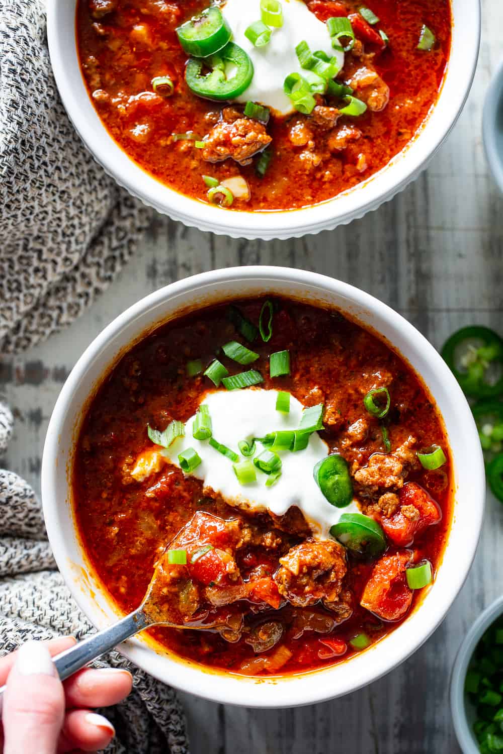 A fast stovetop beanless chili that’s packed with flavor and just the right amount of spice.  This hearty chili is great for weeknights served on it’s own or with cauliflower rice for a healthy meal that’s paleo and Whole30 compliant.  #paleo #whole30 #chili #cleaneating 