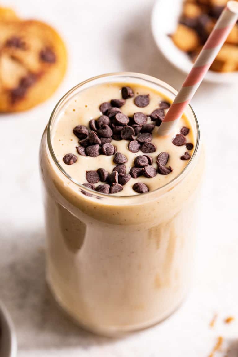 Chocolate Chip Cookie Smoothie {Paleo, Vegan}