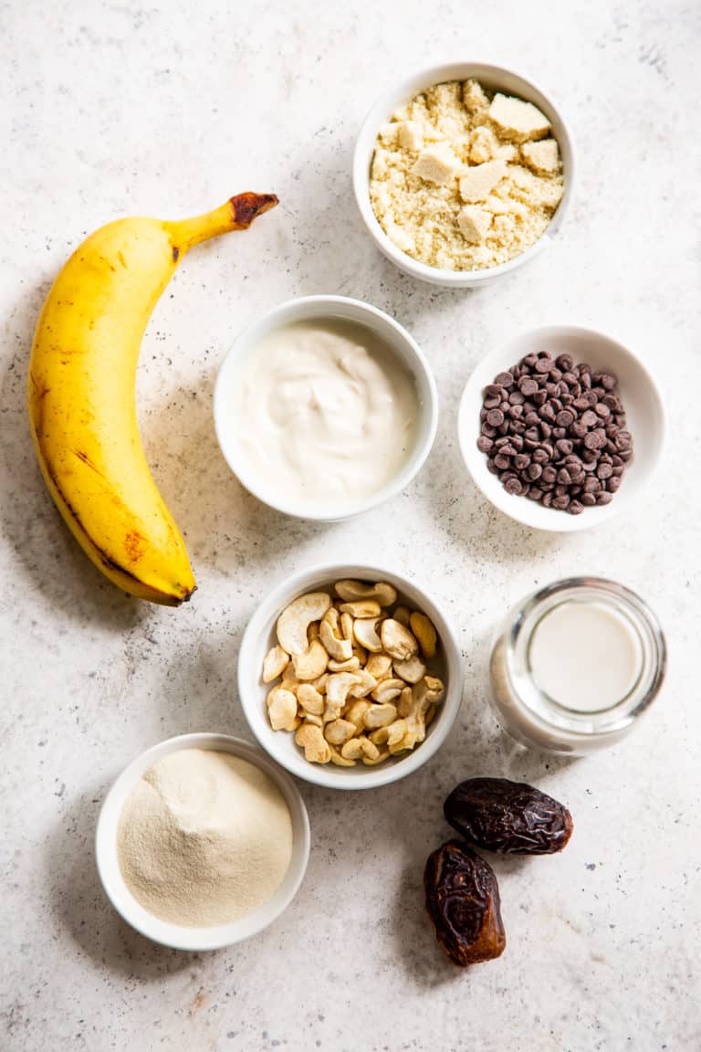 Chocolate Chip Cookie Smoothie {Paleo, Vegan}