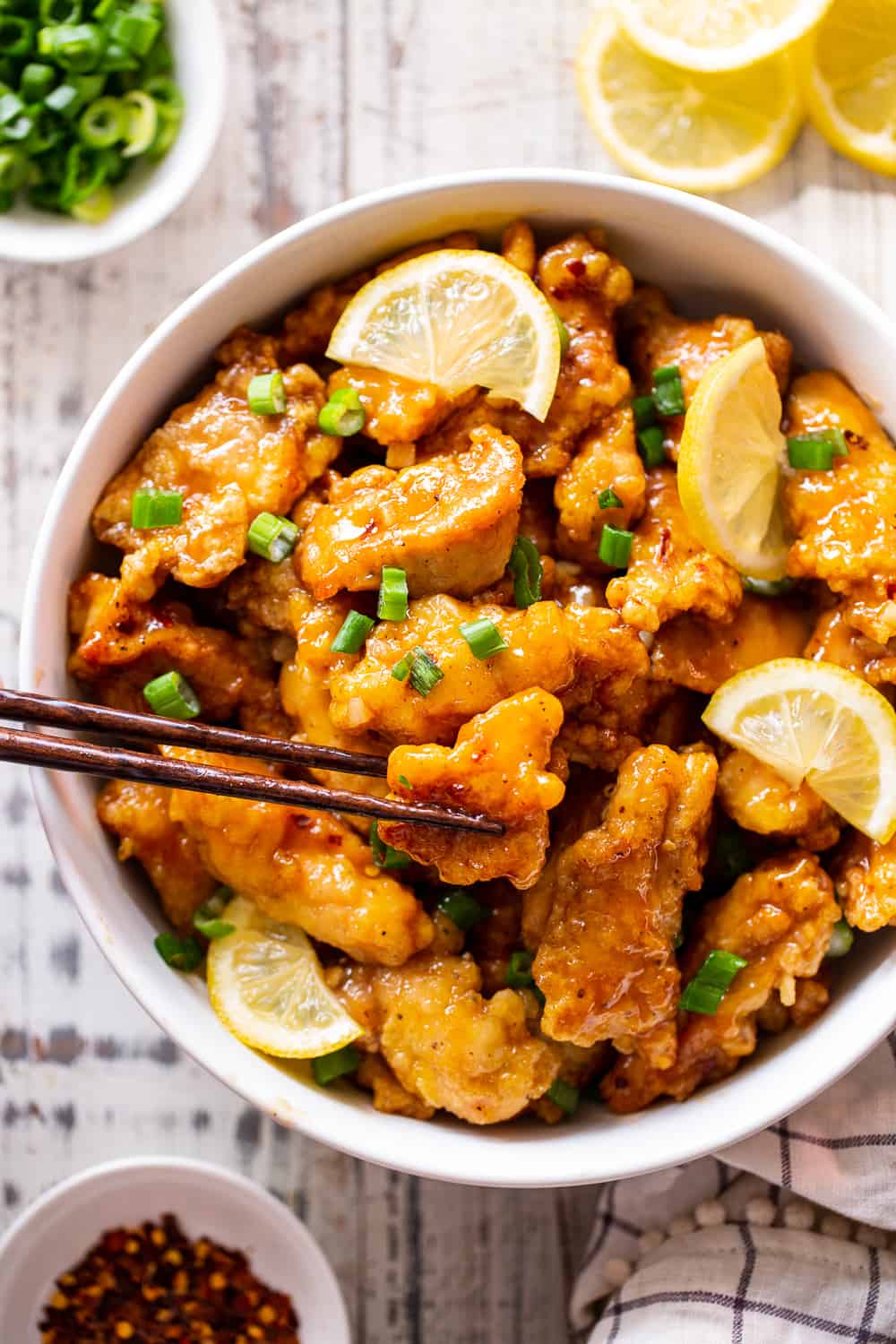 This flavor packed Paleo Chinese Lemon Chicken is a healthier homemade version of a takeout favorite! It’s easy to make and contains no refined sugar, family approved and seriously tasty with a Whole30 option.  Keep it Paleo and Whole30 by serving over sautéed cauliflower rice or with your favorite stir fried veggies. #paleo #paleorecipes #cleaneating 